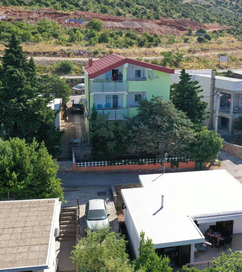 Vila Dadic Apartment Karlobag